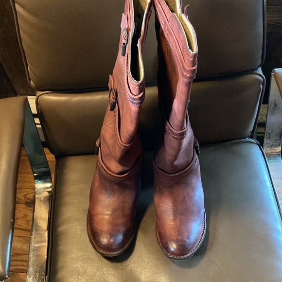 Frye VINTAGE tall woman’s boots - Picture 4 of 6